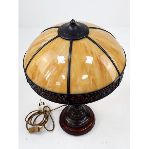 366 - A Vintage Tiffany-Style Mood Lamp. Well constructed, excellent condition and in working order. 60cm ... 