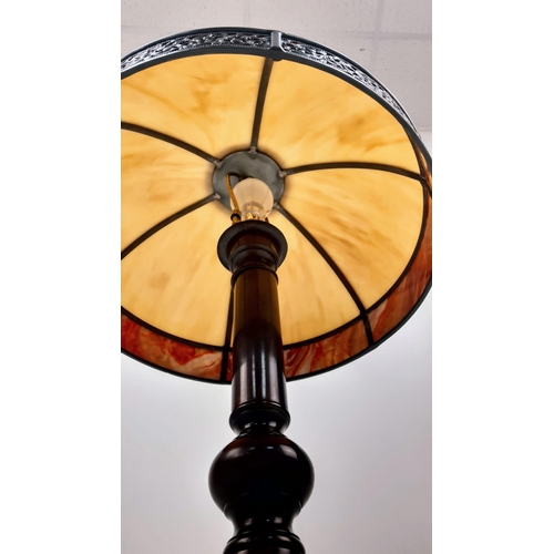 366 - A Vintage Tiffany-Style Mood Lamp. Well constructed, excellent condition and in working order. 60cm ... 