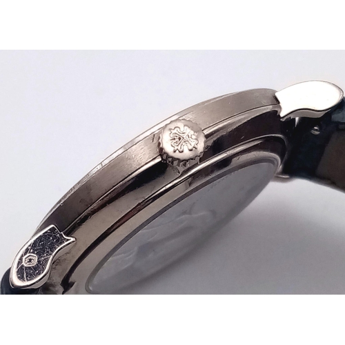 260 - A Patek Phillipe Calatrava 18K White Gold Gents Watch. Leather strap. Gold case - 31mm. Mechanical m... 