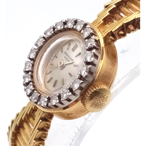 339 - A Vintage Patek Phillipe 18k Gold and Diamond Ladies watch. Gold bracelet and case - 16mm diameter. ... 