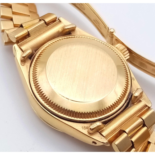 52 - A Gold Rolex Oyster Perpetual Datejust Ladies Watch. Gold bracelet and case - 26mm. Automatic moveme... 