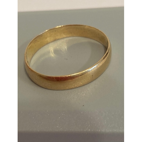 516 - 18k GOLD RING /BAND. Having full UK hallmark. 1.98 grams. Size O - P.