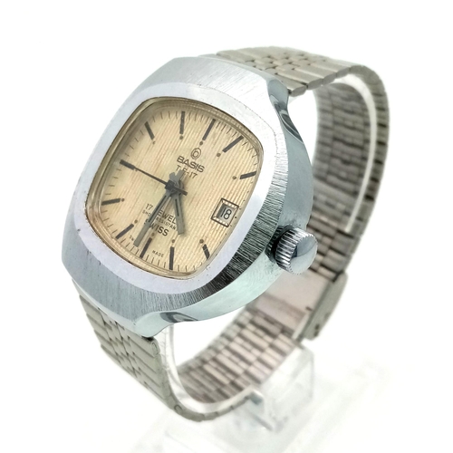 262 - A Rare Vintage Basis T.F. 17 Mechanical Gents Watch. Stainless steel strap and case - 40mm. Gold ton... 