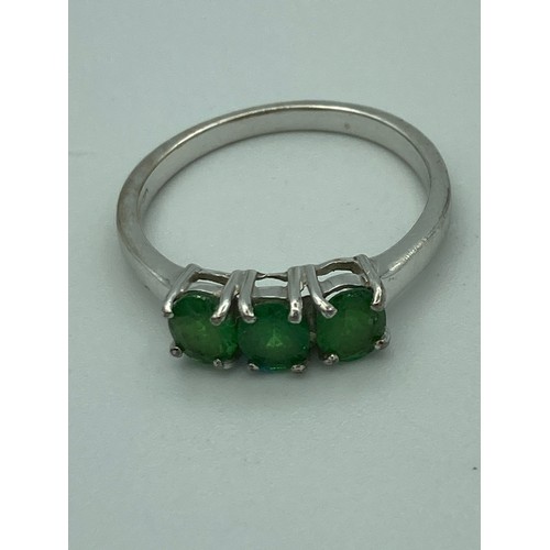 539 - 9 carat WHITE  GOLD TOURMALINE TRILOGY RING, having three Emerald Green  gemstones set to top. 2.2 g... 