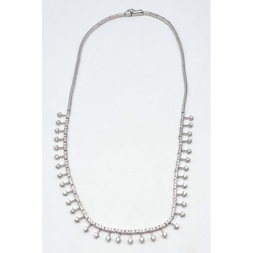 102 - A beautiful diamond necklace which looks as a fancy and stunning as you could want. 4.00 carat appro... 