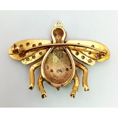 118 - A 9K Yellow Gold, Diamond and Pink Sapphire Bee Pendant or Brooch. 0.30ct diamonds. Pink sapphire ey... 