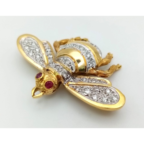 118 - A 9K Yellow Gold, Diamond and Pink Sapphire Bee Pendant or Brooch. 0.30ct diamonds. Pink sapphire ey... 