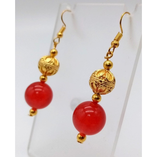 138 - A glamorous, Chinese, red jade, necklace and earrings set with 18 K yellow gold plated dragon clasp.... 