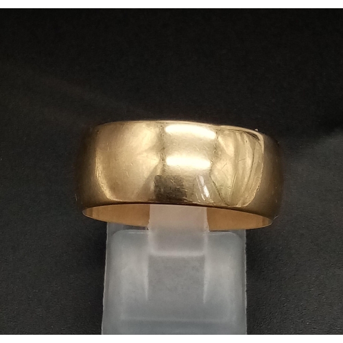 70 - A Vintage 9K Yellow Gold Band Gents Ring. Size U/V. 6.32g.