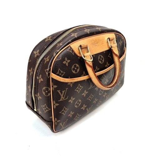 450 - A Louis Vuitton Deauville Bag. Monogram canvas with brown leather. Padlock and key. Four open interi... 