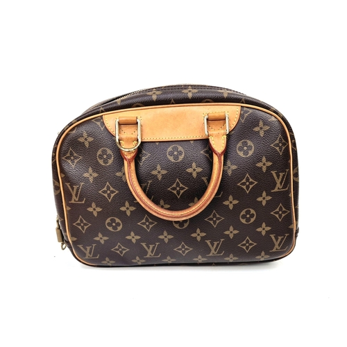 450 - A Louis Vuitton Deauville Bag. Monogram canvas with brown leather. Padlock and key. Four open interi... 