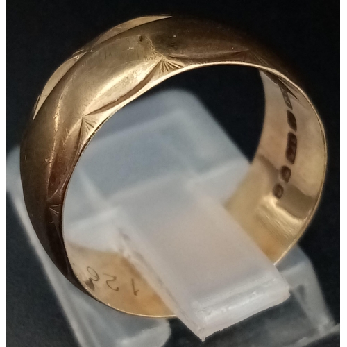 558 - A Vintage 9K Yellow Gold Band Ring. Size M. 3.59g