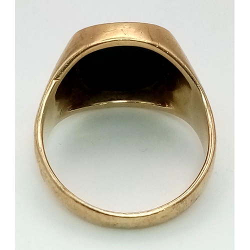 64 - A Vintage 9K Yellow Gold Onyx Gents Signet Ring. Size Y. 10.48g total weight.