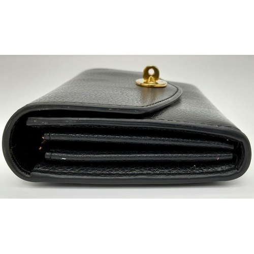 515 - A Mulberry Black Leather Purse/Wallet. Central inner zipped compartment - plenty of flap room. Gilde... 