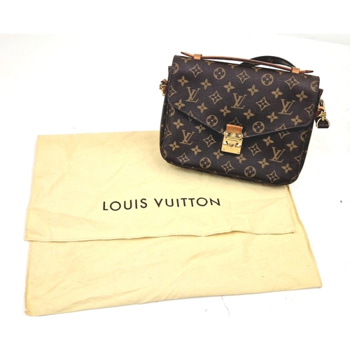 45 - A Louis Vuitton Pochette Metis Bag. Monogram canvas. Gilded hardware. Outer zipped compartment. Deta... 