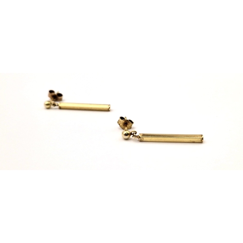 568 - A Pair of Vintage 9K Yellow Gold bar Drop earrings. 1.13g.
25mm drop