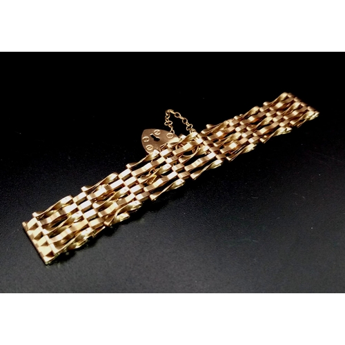 95 - A Vintage 9K Yellow Gold Gate Bracelet with Heart Clasp. 18cm. 5.25g.