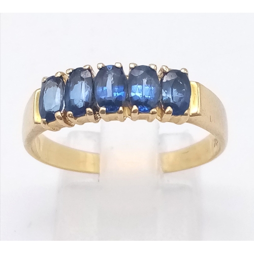 994 - 18K YELLOW GOLD 5 STONE SAPPHIRE RING. 3.8G TOTAL WEIGHT. SIZE T.