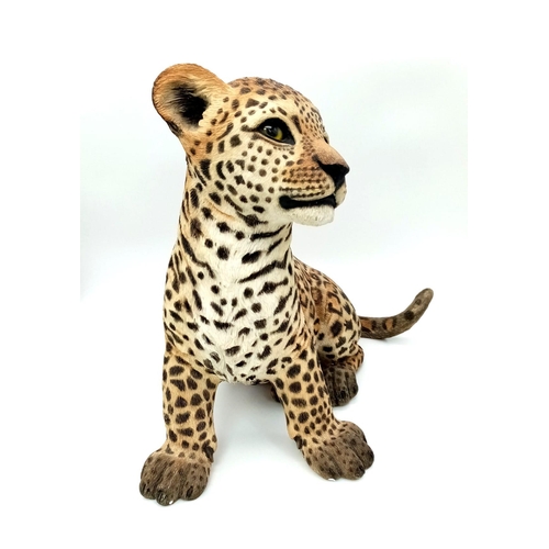 984 - A large wonderfully detailed Leopard Sculpture. Approx 40cm x 30cm. Weighs 3kg