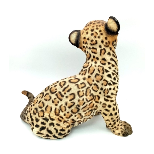 984 - A large wonderfully detailed Leopard Sculpture. Approx 40cm x 30cm. Weighs 3kg