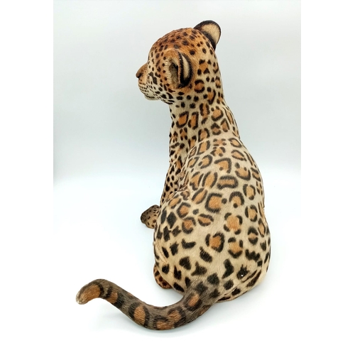 984 - A large wonderfully detailed Leopard Sculpture. Approx 40cm x 30cm. Weighs 3kg