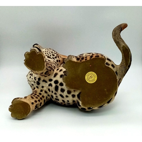 984 - A large wonderfully detailed Leopard Sculpture. Approx 40cm x 30cm. Weighs 3kg