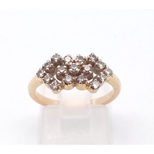 1189 - 18K YELLOW GOLD DIAMOND FANCY CLUSTER RING. 0.25CT 3.1G TOTAL WEIGHT. SIZE L.