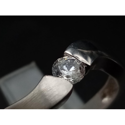 590 - 18k white gold diamond curve ring with half matte finish 2.6g Size M (dia:0.15ct)