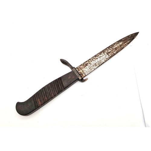 397 - German Close Combat Knife. Used in both WW1 & WW2.