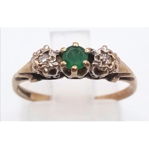 499 - 9K Yellow Gold DIAMOND & EMERALD 3 STONE RING 1.4G SIZE M