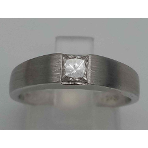 135 - 18K White Gold DIAMOND SOLITAIRE PRINCESS CUT RING 0.38CT 4.1G SIZE N