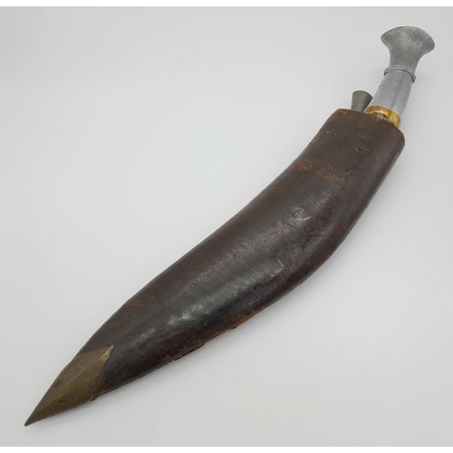 429 - Vintage Nepalese/Gurkha Style Kukri Knife in Sheath. Complete with the two traditional smaller
blade... 