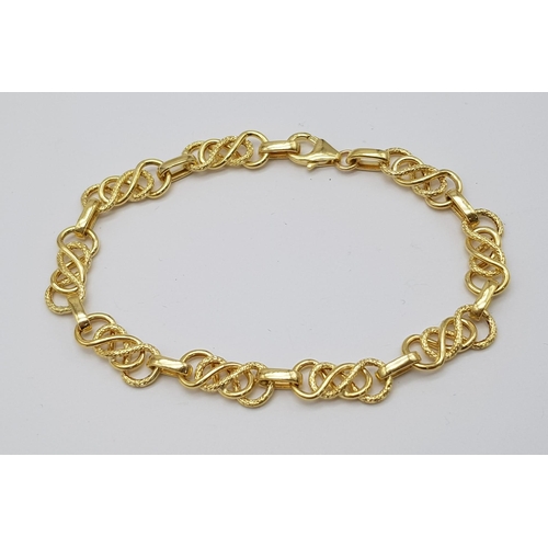 445 - 9K YELLOW GOLD FANCY LINK BRACELET 3.8G 20CM IN LENGTH.