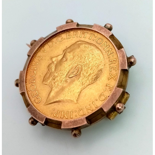 2 - A 22k Gold 1925 George V Full Sovereign Coin in a 9K Gold Casing. 10.1g total gold weight.