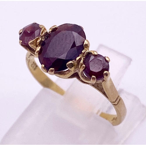 704 - 9K Yellow Gold GARNET 3 STONE RING 2.1G SIZE L 1/2