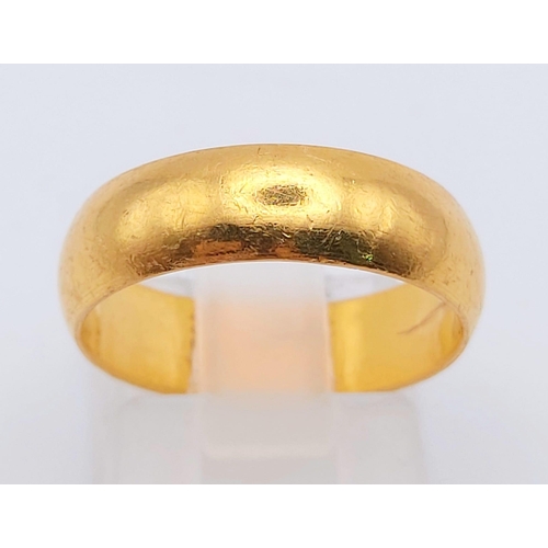 211 - A 22K Yellow Gold Band Ring. Size M. 5.14g. ref: 5 -615.