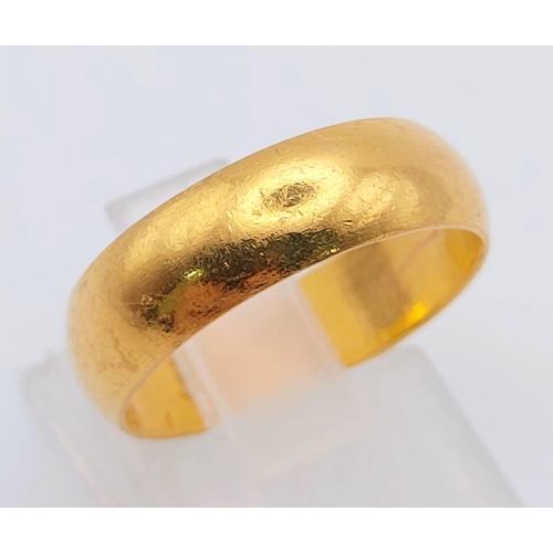 211 - A 22K Yellow Gold Band Ring. Size M. 5.14g. ref: 5 -615.