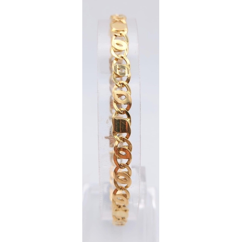 35 - An 18K Yellow Gold Flat Oval Link Bracelet. 20cm. 10.1g. Ref: 6-2439