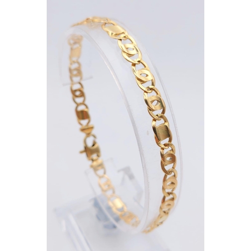 35 - An 18K Yellow Gold Flat Oval Link Bracelet. 20cm. 10.1g. Ref: 6-2439