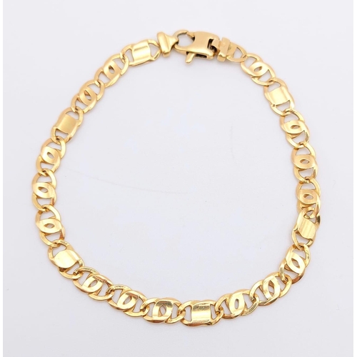 35 - An 18K Yellow Gold Flat Oval Link Bracelet. 20cm. 10.1g. Ref: 6-2439