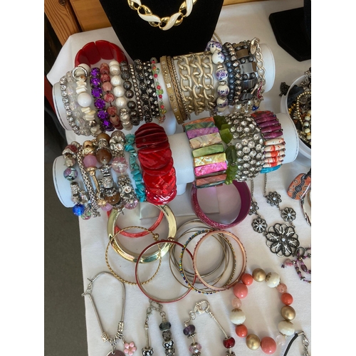 581 - Enormous selection of quality costume jewellery.Please see all pictures to view the full range.