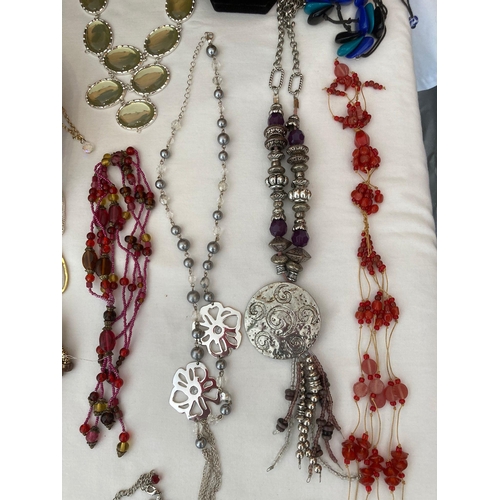 581 - Enormous selection of quality costume jewellery.Please see all pictures to view the full range.