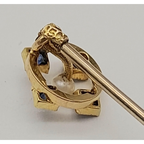 1195 - An Edwardian 15K Gold Square-Cut Ceylon Sapphire and Seed Pearl Stick Pin - comes with case. 6cm. 1.... 