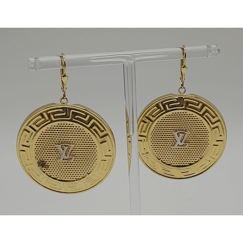 431 - A Pair of 14K Yellow Gold LV Disk Earrings. 4cm diameter. 10g total weight. Ref: 6-1731