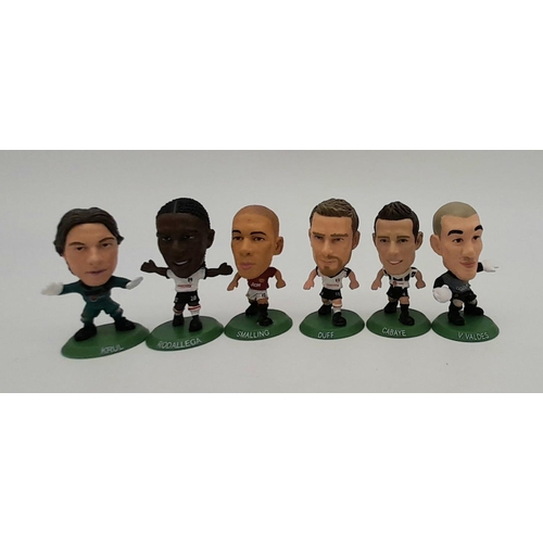 1526 - 30 Football Soccer Starz figures. please see photos for players and teams.