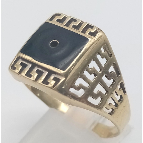 253 - A 14K Gold Ring - stone missing a/f. Size Z + 4. 6.6g. Ref: 6-1736.