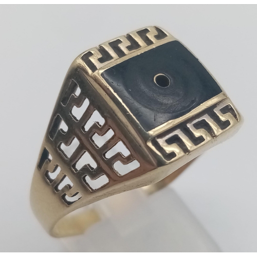 253 - A 14K Gold Ring - stone missing a/f. Size Z + 4. 6.6g. Ref: 6-1736.