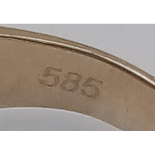 253 - A 14K Gold Ring - stone missing a/f. Size Z + 4. 6.6g. Ref: 6-1736.