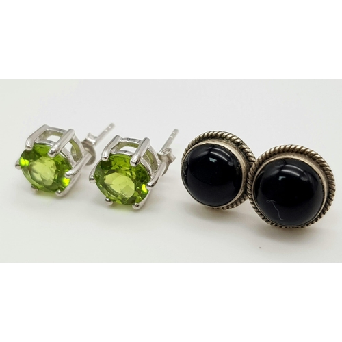 752 - Two Pairs of 925 Silver Gemstone Stud Earrings: Peridot and onyx.