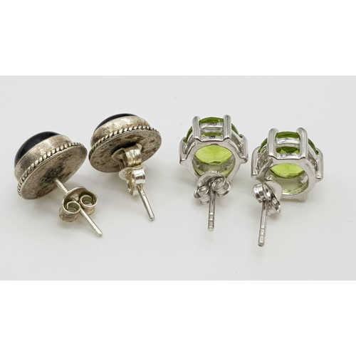 752 - Two Pairs of 925 Silver Gemstone Stud Earrings: Peridot and onyx.